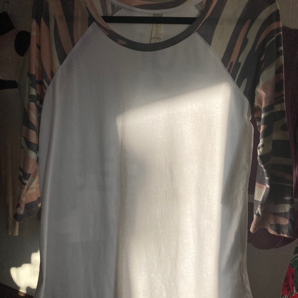 Women’s top. - Picture 5 of 5